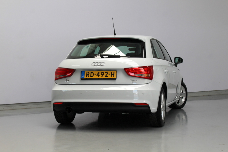 Audi A1 Sportback Audi A1 Sportback 1.0 TFSI Sport 96PK, RIJKLAAR | AIRCO | CRUISE CONTROLE | NAVIGATIE | PARKEERSENSOREN | BLUETOOTH