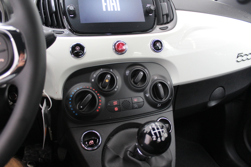 Fiat 500 Fiat 500 1.0 Hybrid Cult 70PK HYBRIDE | 12.000KM!!!! | RIJKLAAR | AIRCO | NAVIGATIE | CRUISE CONTROLE | U-conn navi touch 7