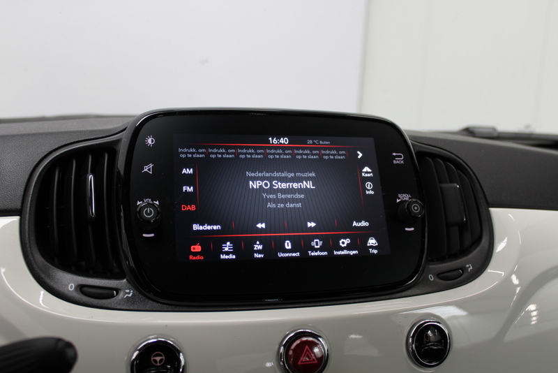 Fiat 500 Fiat 500 1.0 Hybrid Cult 70PK HYBRIDE | 12.000KM!!!! | RIJKLAAR | AIRCO | NAVIGATIE | CRUISE CONTROLE | U-conn navi touch 7