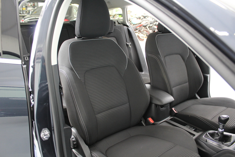 Ford Focus Ford Focus Wagon 1.0 EcoBoost Titanium Business 126PK, RIJKLAAR | STUUR/STOEL/RUITVERWARMING | NAVIGATIE | CRUISE CONTROLE