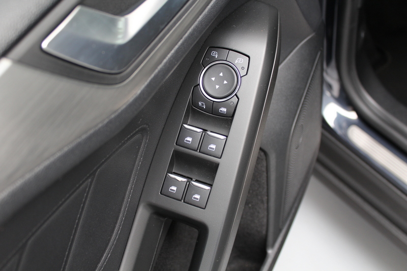 Ford Focus Ford Focus Wagon 1.0 EcoBoost Titanium Business 126PK, RIJKLAAR | STUUR/STOEL/RUITVERWARMING | NAVIGATIE | CRUISE CONTROLE
