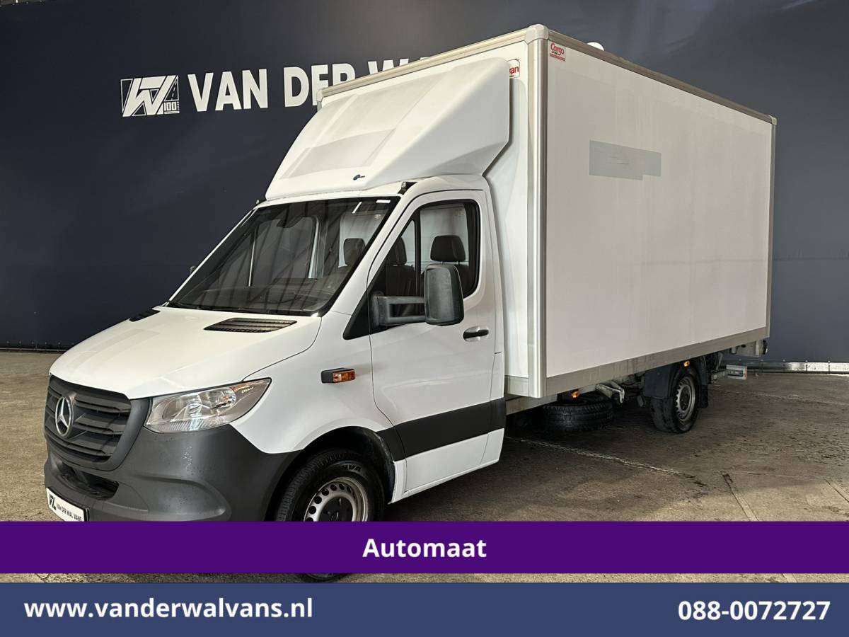 Mercedes-Benz Sprinter Mercedes-Benz Sprinter 317 CDI 170pk 9G-Tronic Automaat Bakwagen Laadklep 21m3 KUUB Zijdeur Euro6 Airco | Lat om Lat betimmering | Leder Bijrijdersbank