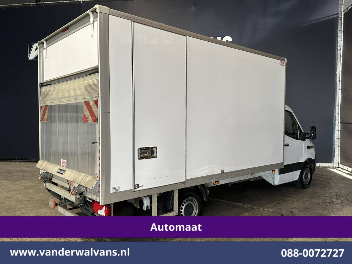 Mercedes-Benz Sprinter Mercedes-Benz Sprinter 317 CDI 170pk 9G-Tronic Automaat Bakwagen Laadklep 21m3 KUUB Zijdeur Euro6 Airco | Lat om Lat betimmering | Leder Bijrijdersbank