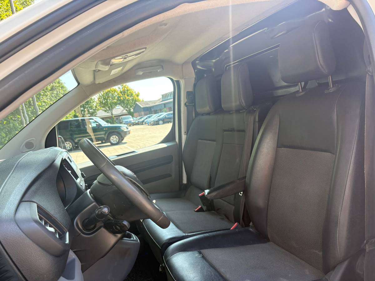 Toyota ProAce Toyota PROACE Worker 2.0 D-4D Cool Long||NAP|airco|cruise|bluetooth|trekhaak|dubbele schuifdeuren|DAB+|elektrisch pakket|EURO6
