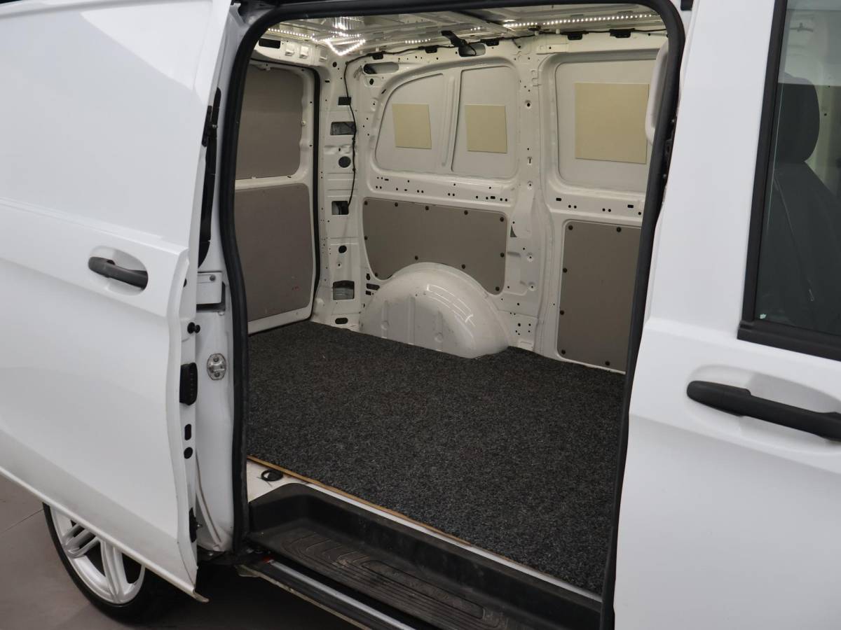 Mercedes-Benz Vito Mercedes-Benz Vito 111 CDI + 19 INCH LMV | TREKHAAK | AIRCO | 3-ZITS | ACHTERDEUREN