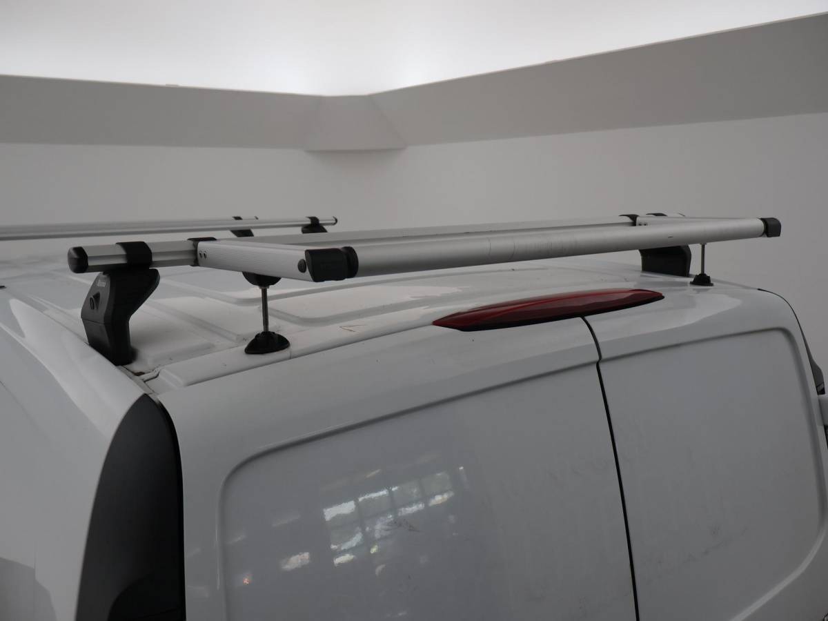 Mercedes-Benz Vito Mercedes-Benz Vito 111 CDI + 19 INCH LMV | TREKHAAK | AIRCO | 3-ZITS | ACHTERDEUREN