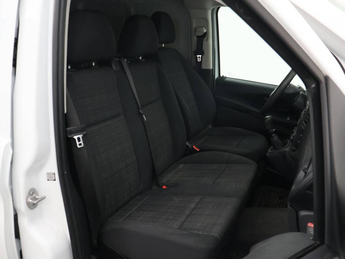 Mercedes-Benz Vito Mercedes-Benz Vito 111 CDI + 19 INCH LMV | TREKHAAK | AIRCO | 3-ZITS | ACHTERDEUREN