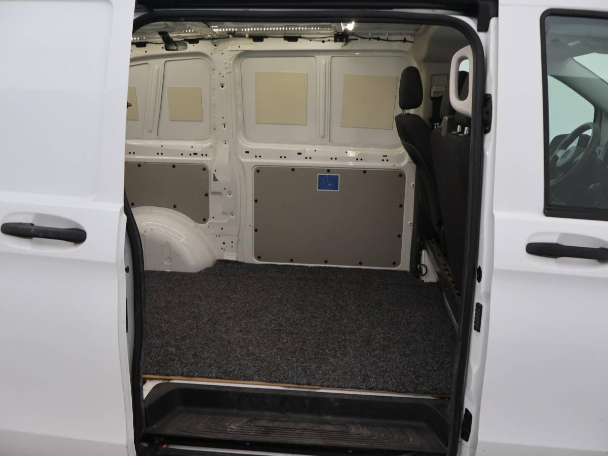 Mercedes-Benz Vito Mercedes-Benz Vito 111 CDI + 19 INCH LMV | TREKHAAK | AIRCO | 3-ZITS | ACHTERDEUREN