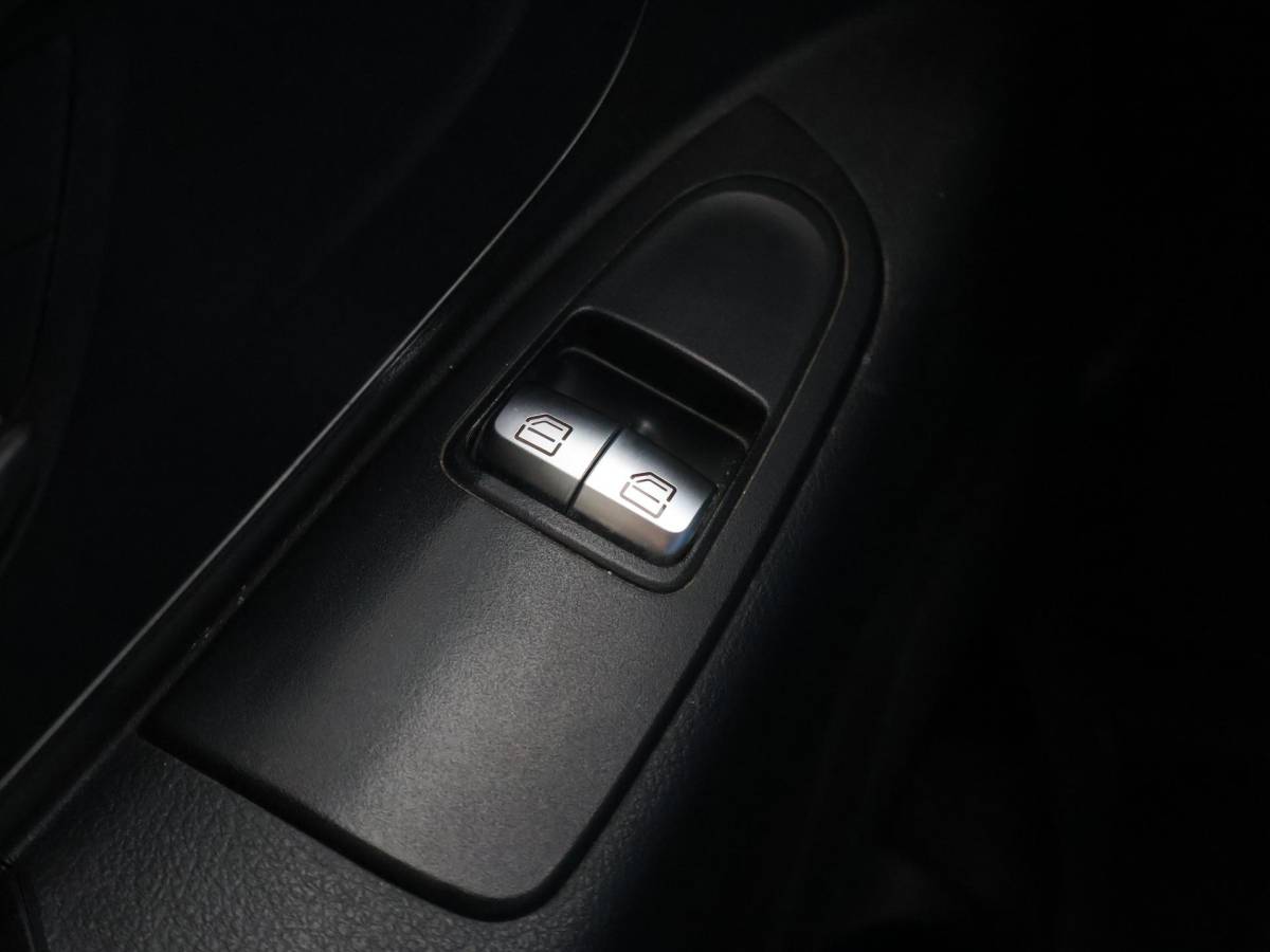 Mercedes-Benz Vito Mercedes-Benz Vito 111 CDI + 19 INCH LMV | TREKHAAK | AIRCO | 3-ZITS | ACHTERDEUREN