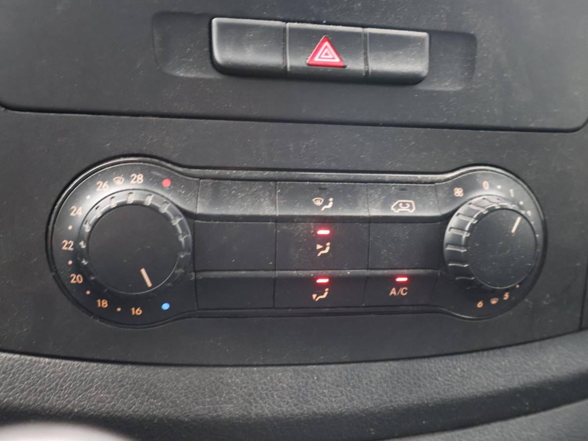 Mercedes-Benz Vito Mercedes-Benz Vito 111 CDI + 19 INCH LMV | TREKHAAK | AIRCO | 3-ZITS | ACHTERDEUREN