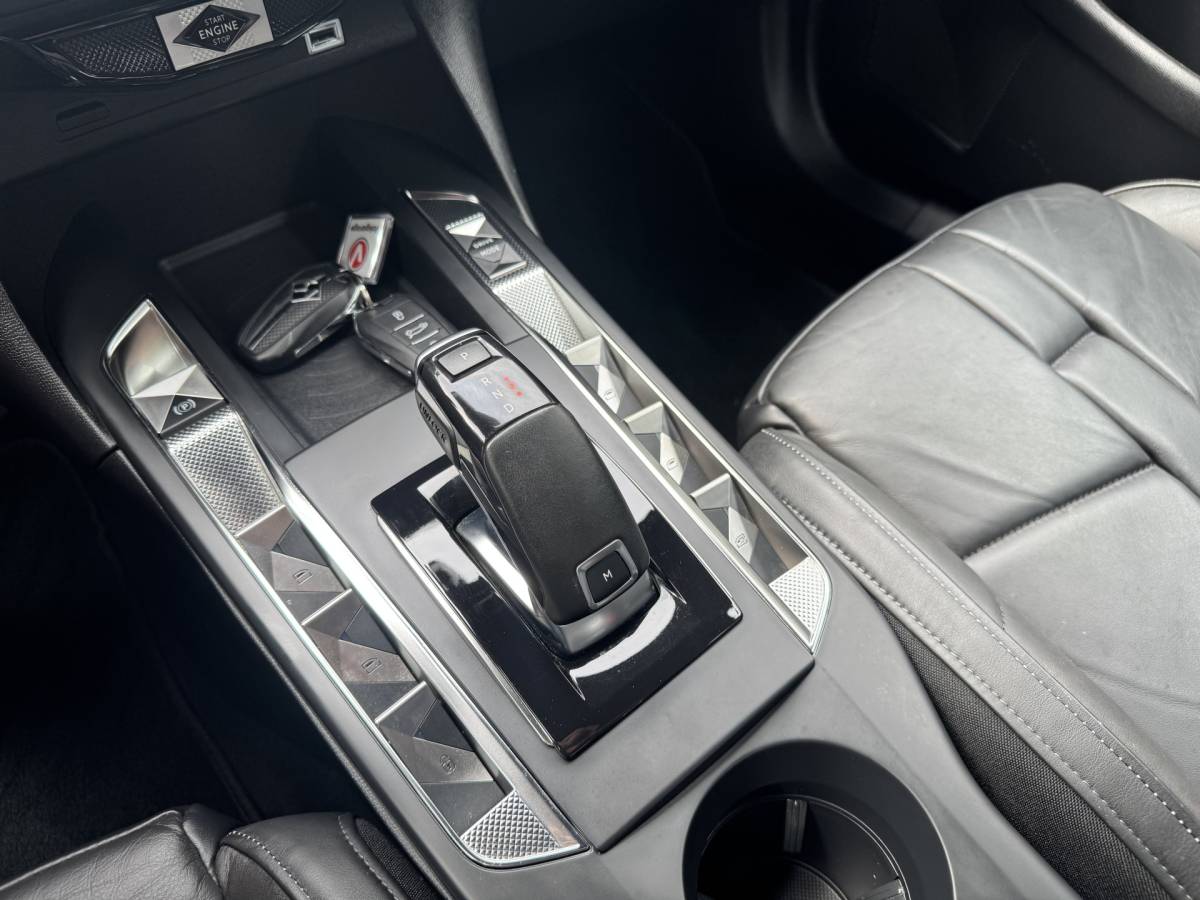 DS DS 3 DS 3 Crossback 1.2 PureTech Grand Chic LEDER-MASSAGE-CAMERA