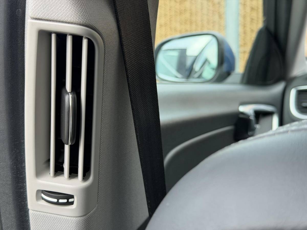 Volvo S60 Volvo S60 2.0 T4 Momentum 190pk | Navigatiesysteem | Climate & cruise control | Trekhaak & 1800KG trekgewicht | Parkeersensoren achter | Parkeersensoren achter | Lichtmetalen velgen