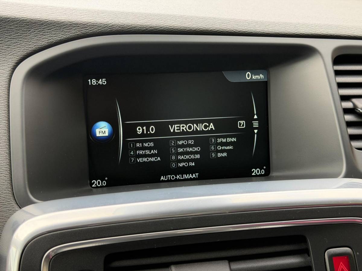 Volvo S60 Volvo S60 2.0 T4 Momentum 190pk | Navigatiesysteem | Climate & cruise control | Trekhaak & 1800KG trekgewicht | Parkeersensoren achter | Parkeersensoren achter | Lichtmetalen velgen