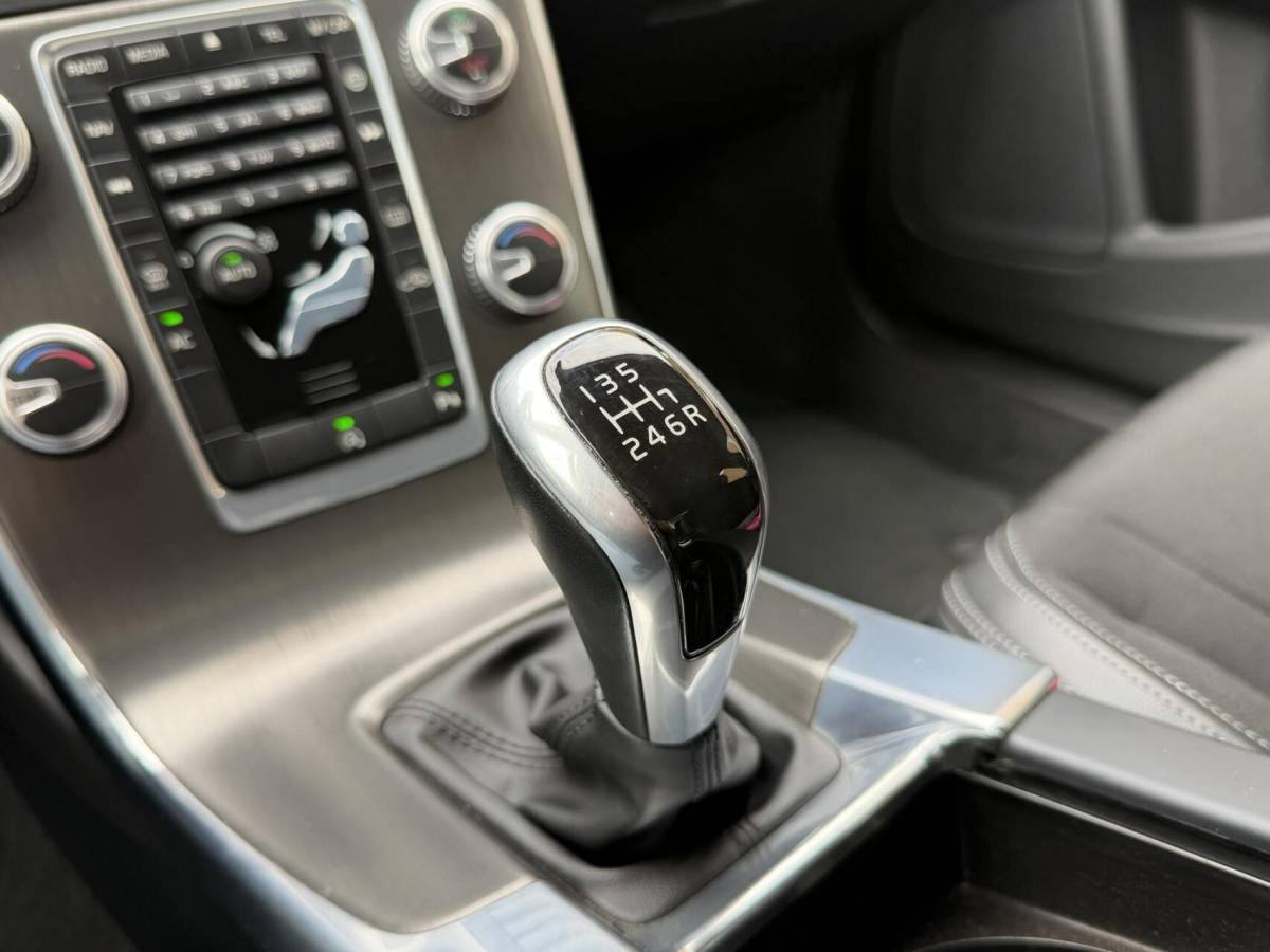 Volvo S60 Volvo S60 2.0 T4 Momentum 190pk | Navigatiesysteem | Climate & cruise control | Trekhaak & 1800KG trekgewicht | Parkeersensoren achter | Parkeersensoren achter | Lichtmetalen velgen