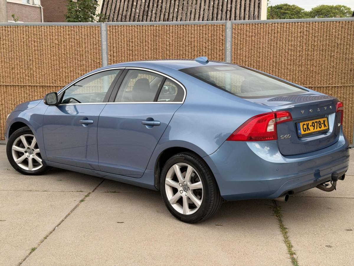 Volvo S60 Volvo S60 2.0 T4 Momentum 190pk | Navigatiesysteem | Climate & cruise control | Trekhaak & 1800KG trekgewicht | Parkeersensoren achter | Parkeersensoren achter | Lichtmetalen velgen