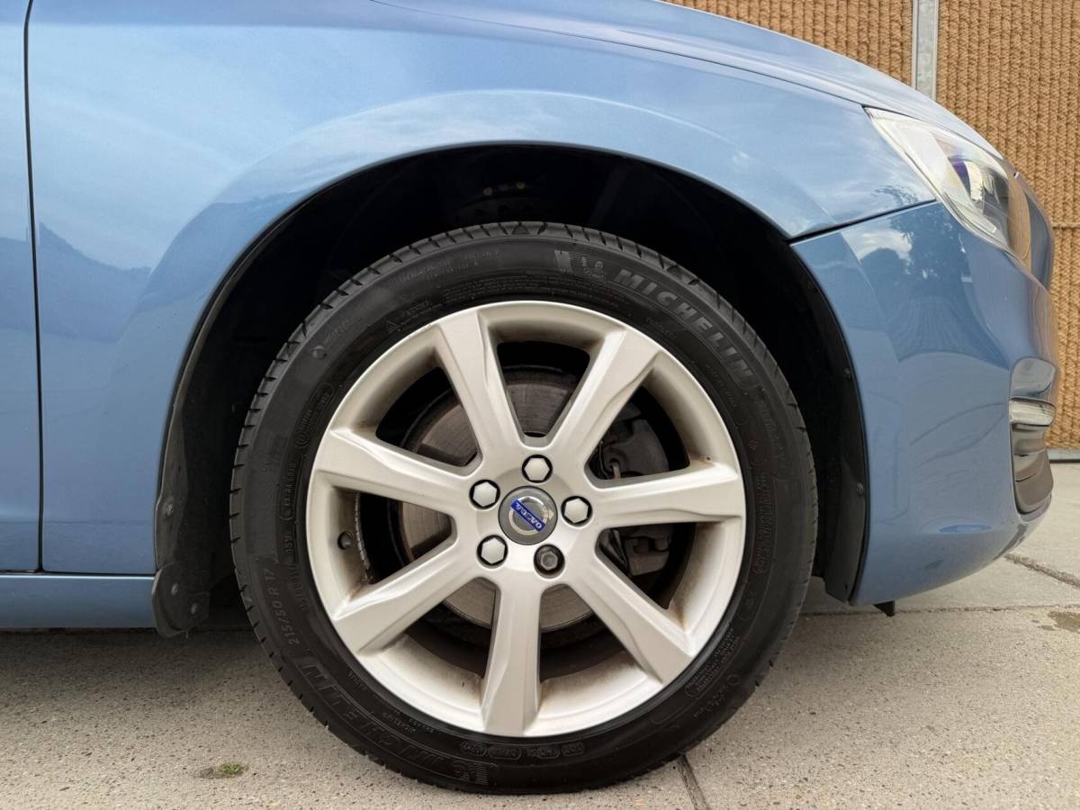 Volvo S60 Volvo S60 2.0 T4 Momentum 190pk | Navigatiesysteem | Climate & cruise control | Trekhaak & 1800KG trekgewicht | Parkeersensoren achter | Parkeersensoren achter | Lichtmetalen velgen
