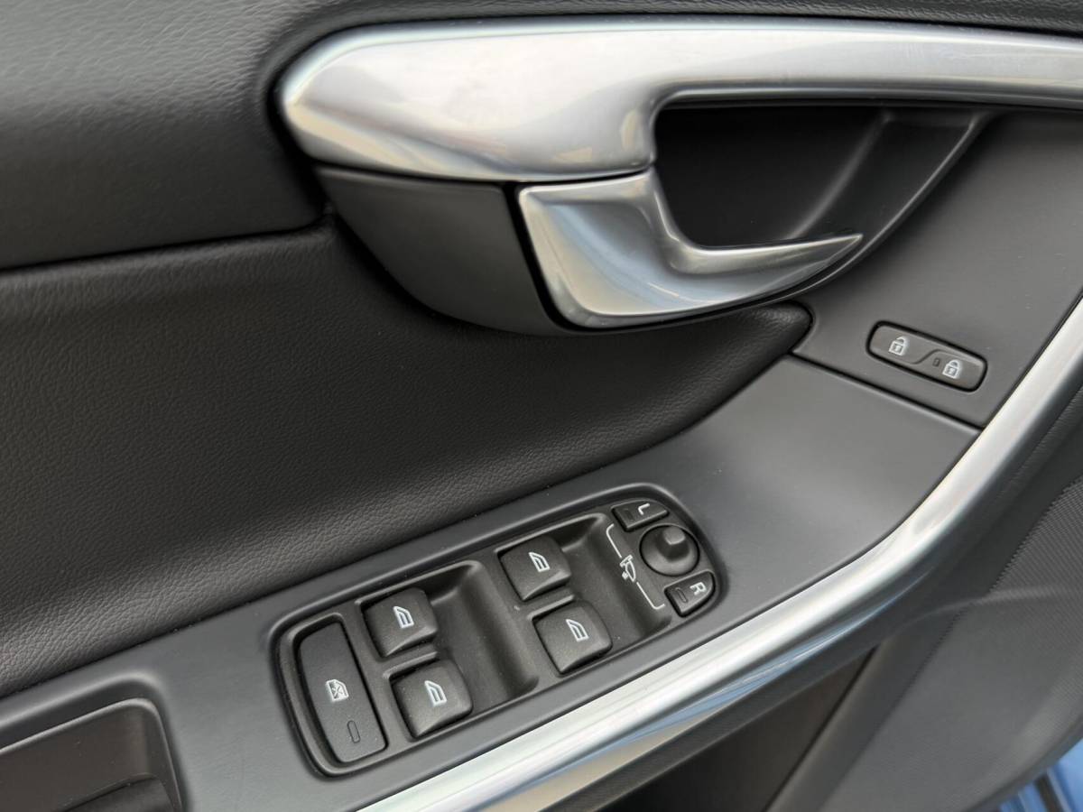 Volvo S60 Volvo S60 2.0 T4 Momentum 190pk | Navigatiesysteem | Climate & cruise control | Trekhaak & 1800KG trekgewicht | Parkeersensoren achter | Parkeersensoren achter | Lichtmetalen velgen