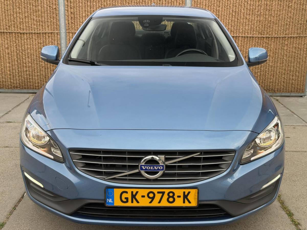 Volvo S60 Volvo S60 2.0 T4 Momentum 190pk | Navigatiesysteem | Climate & cruise control | Trekhaak & 1800KG trekgewicht | Parkeersensoren achter | Parkeersensoren achter | Lichtmetalen velgen