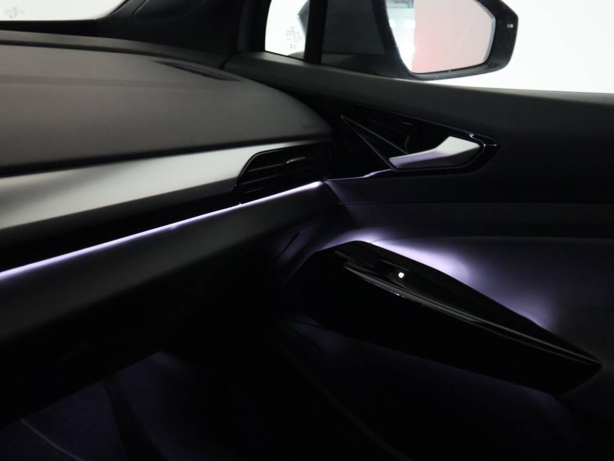 Volkswagen ID.4 Volkswagen ID.4 PRO 77 kWh 204 PK MOONSTONE GREY + CAMERA | ADAPTIVE CRUISE | SFEER | STOELVERWARMING