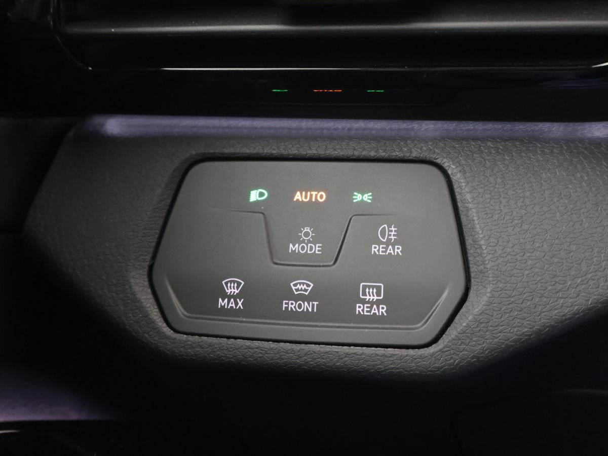 Volkswagen ID.4 Volkswagen ID.4 PRO 77 kWh 204 PK MOONSTONE GREY + CAMERA | ADAPTIVE CRUISE | SFEER | STOELVERWARMING