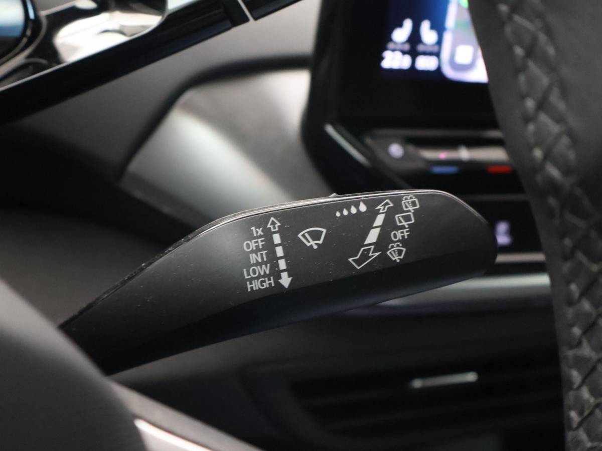 Volkswagen ID.4 Volkswagen ID.4 PRO 77 kWh 204 PK MOONSTONE GREY + CAMERA | ADAPTIVE CRUISE | SFEER | STOELVERWARMING