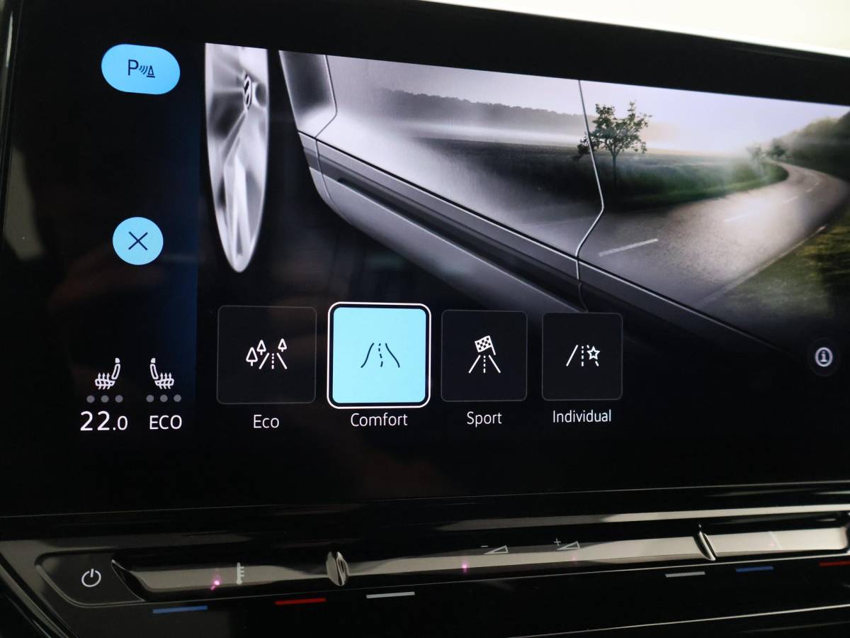 Volkswagen ID.4 Volkswagen ID.4 PRO 77 kWh 204 PK MOONSTONE GREY + CAMERA | ADAPTIVE CRUISE | SFEER | STOELVERWARMING