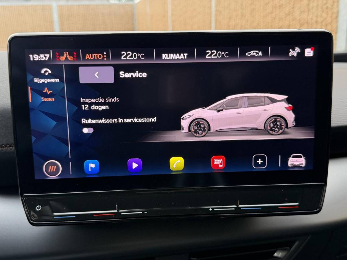 CUPRA Born CUPRA Born Adrenaline One 62 kWh Stuur en- stoelverwarming | LED verlichting | Apple CarPlay/Android Auto | Cruise control adaptief | Climate control | Parkeersensoren voor en achter | Achteruitrijcamera