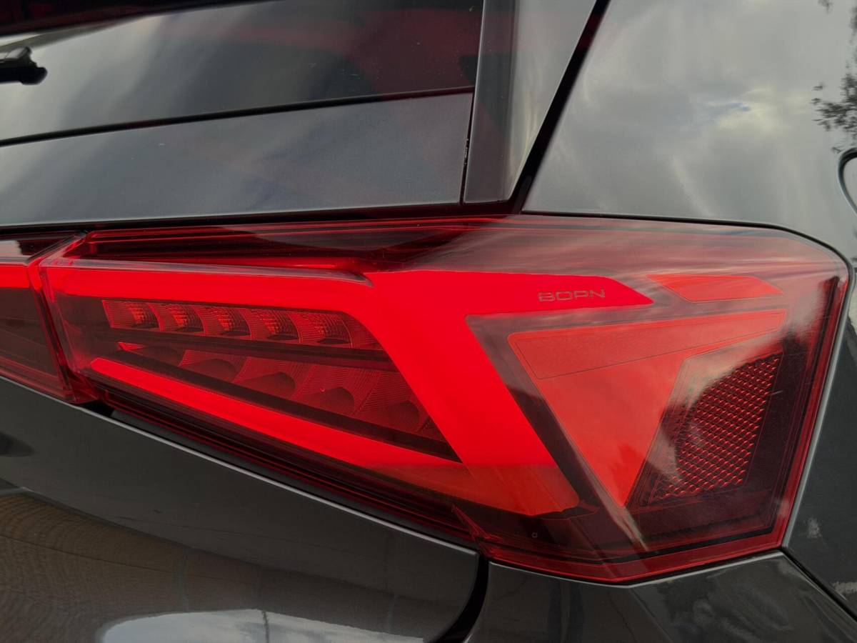 CUPRA Born CUPRA Born Adrenaline One 62 kWh Stuur en- stoelverwarming | LED verlichting | Apple CarPlay/Android Auto | Cruise control adaptief | Climate control | Parkeersensoren voor en achter | Achteruitrijcamera