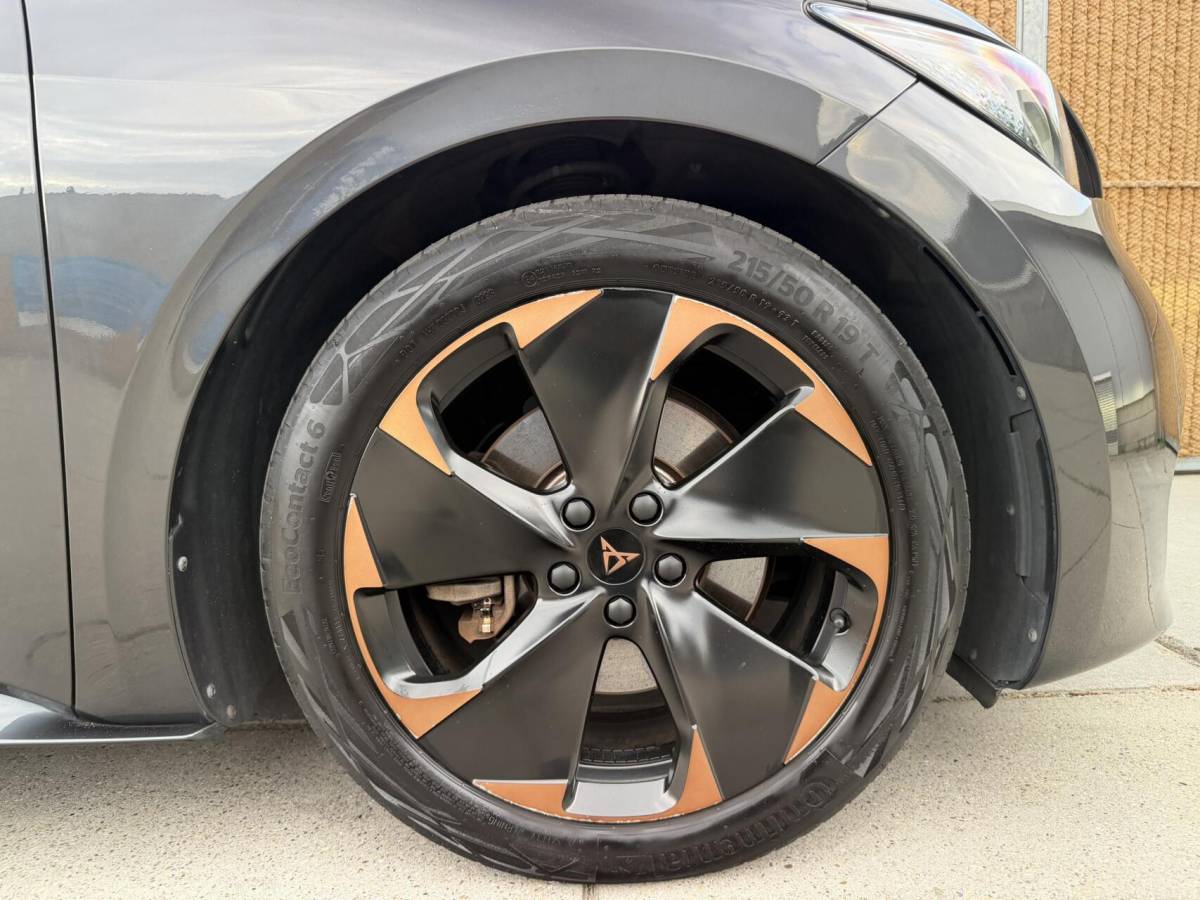 CUPRA Born CUPRA Born Adrenaline One 62 kWh Stuur en- stoelverwarming | LED verlichting | Apple CarPlay/Android Auto | Cruise control adaptief | Climate control | Parkeersensoren voor en achter | Achteruitrijcamera