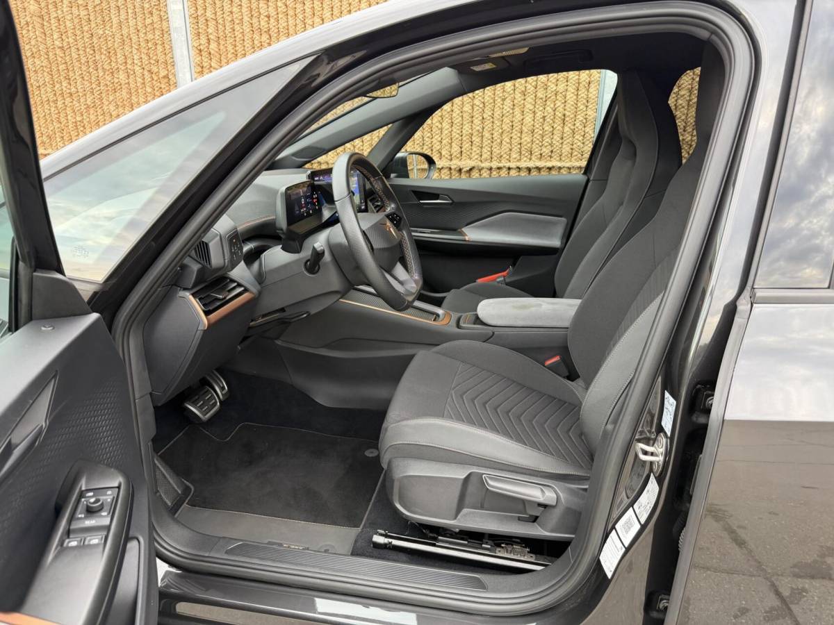 CUPRA Born CUPRA Born Adrenaline One 62 kWh Stuur en- stoelverwarming | LED verlichting | Apple CarPlay/Android Auto | Cruise control adaptief | Climate control | Parkeersensoren voor en achter | Achteruitrijcamera