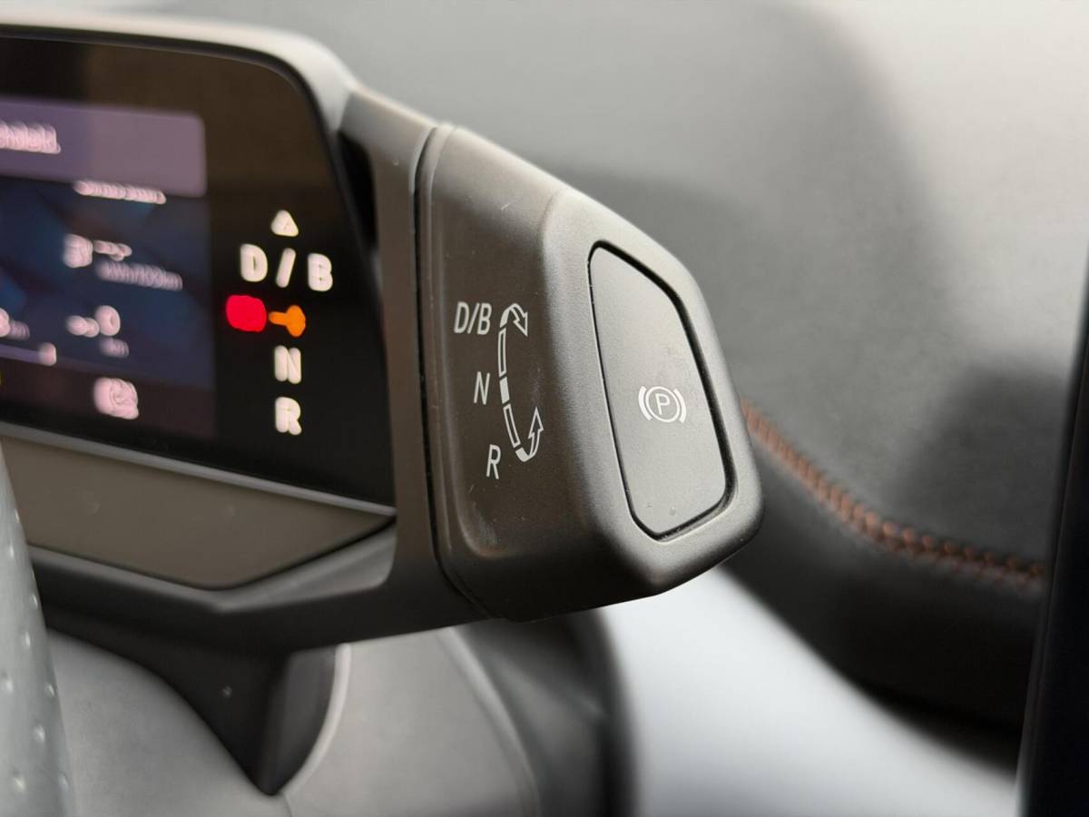 CUPRA Born CUPRA Born Adrenaline One 62 kWh Stuur en- stoelverwarming | LED verlichting | Apple CarPlay/Android Auto | Cruise control adaptief | Climate control | Parkeersensoren voor en achter | Achteruitrijcamera
