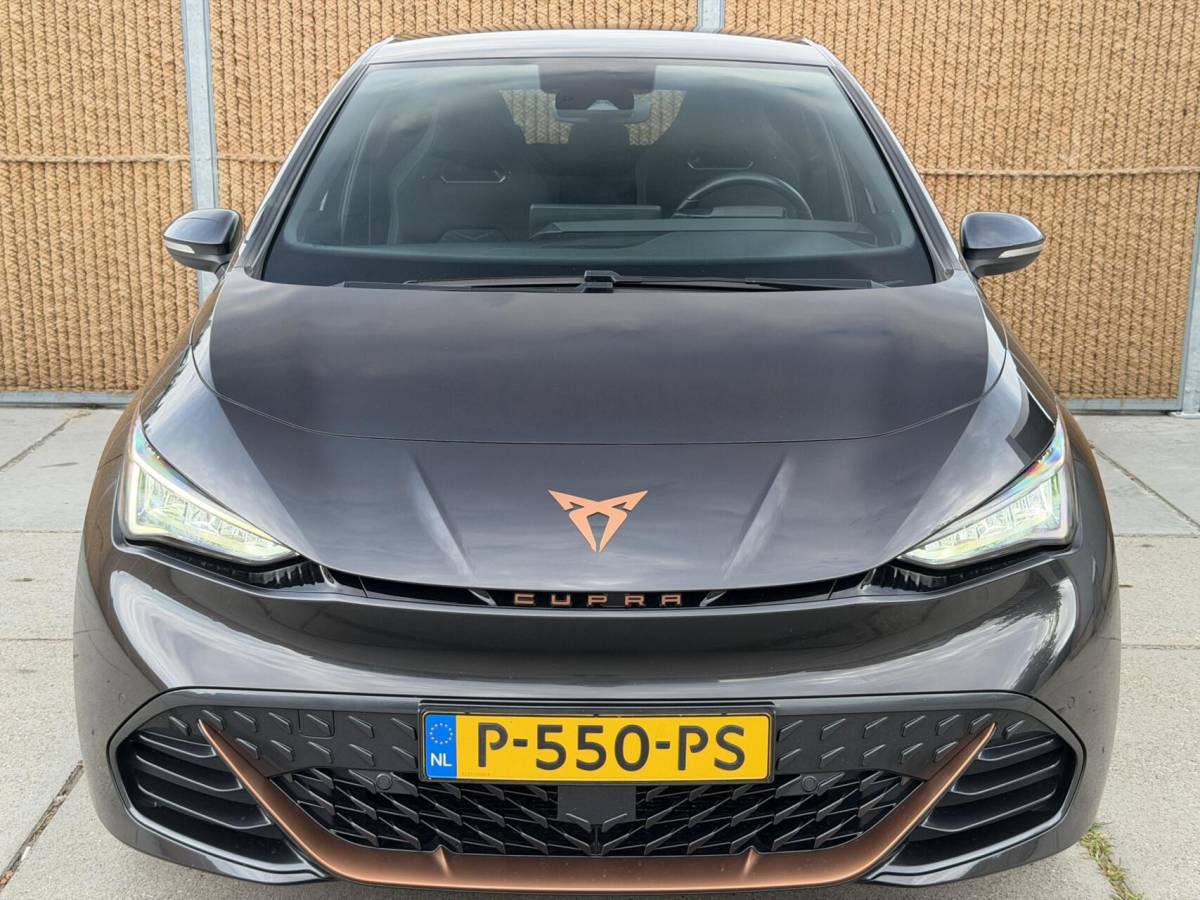CUPRA Born CUPRA Born Adrenaline One 62 kWh Stuur en- stoelverwarming | LED verlichting | Apple CarPlay/Android Auto | Cruise control adaptief | Climate control | Parkeersensoren voor en achter | Achteruitrijcamera