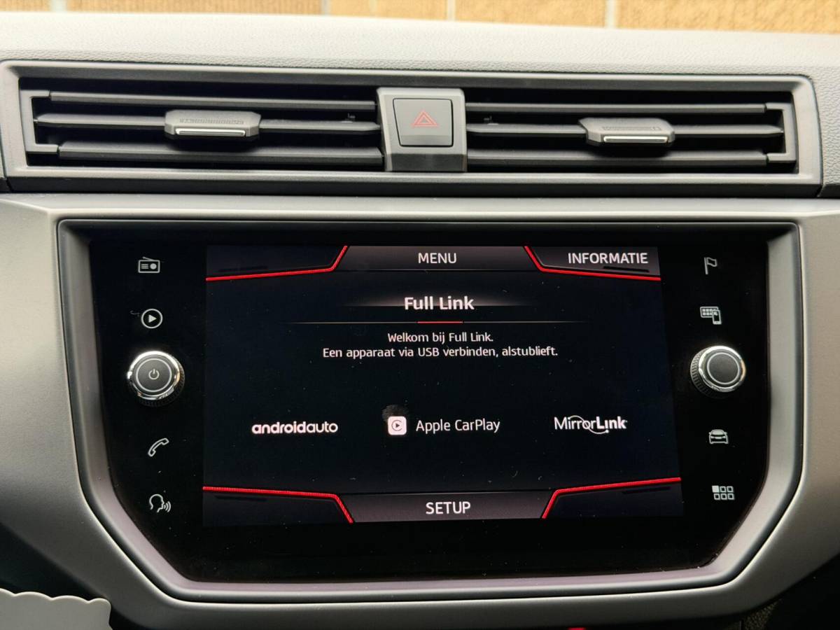 SEAT Ibiza Seat Ibiza 1.0 TSI Style Business Intense Camera | Climate & cruise control | DAB ontvanger | Elektrische ramen voor en achter | Multifunctioneel stuurwiel | Apple CarPlay | Navigatiesysteem | Parkeersensoren voor en achter