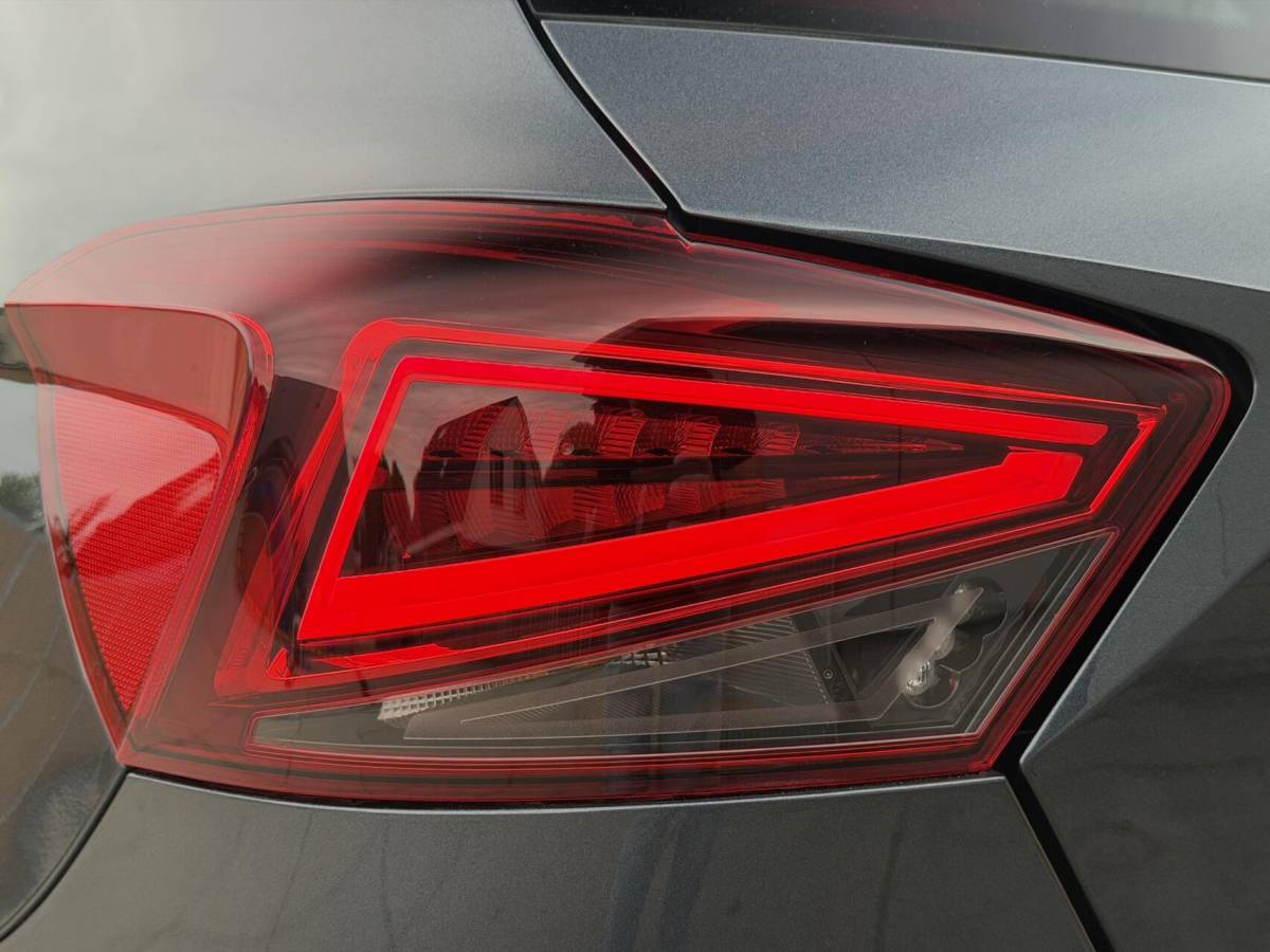 SEAT Ibiza Seat Ibiza 1.0 TSI Style Business Intense Camera | Climate & cruise control | DAB ontvanger | Elektrische ramen voor en achter | Multifunctioneel stuurwiel | Apple CarPlay | Navigatiesysteem | Parkeersensoren voor en achter