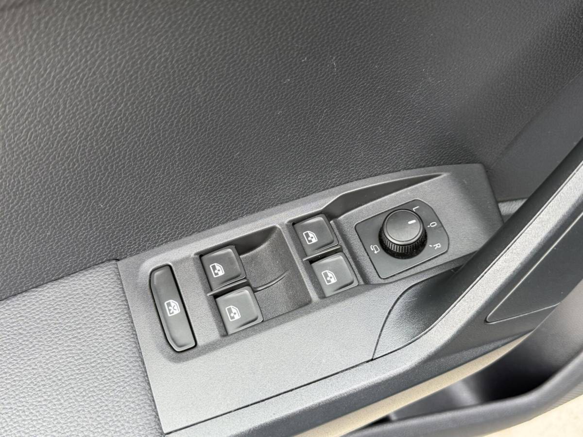 SEAT Ibiza Seat Ibiza 1.0 TSI Style Business Intense Camera | Climate & cruise control | DAB ontvanger | Elektrische ramen voor en achter | Multifunctioneel stuurwiel | Apple CarPlay | Navigatiesysteem | Parkeersensoren voor en achter