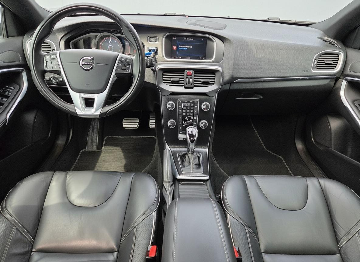 Volvo V40 Volvo V40 1.5 T3 Polar+ Sport | Leder | Pano | Harman/Kardon | Camera