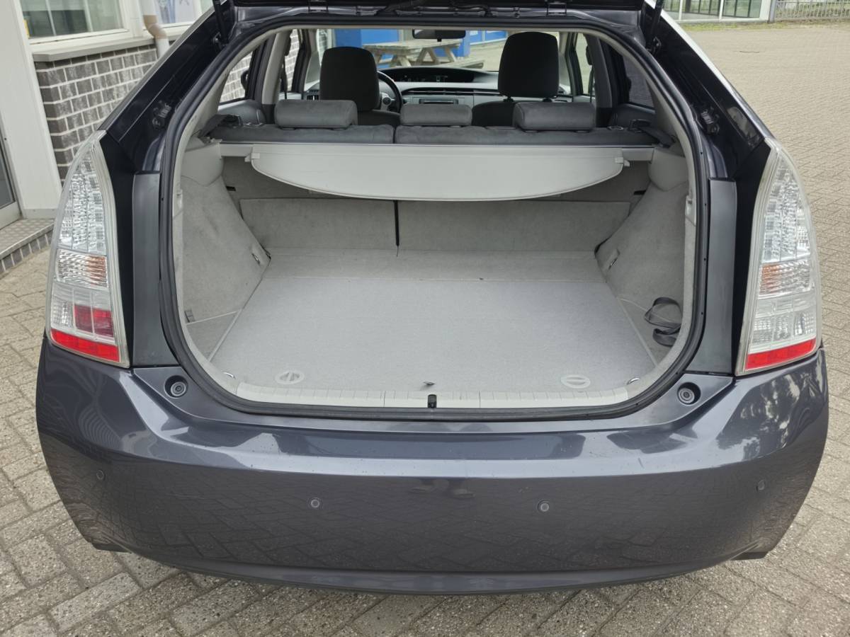 Toyota Prius Toyota Prius 1.8 Aspiration Head-up Navi Pdc 1 Ste Eigenaar Apk 08-2027