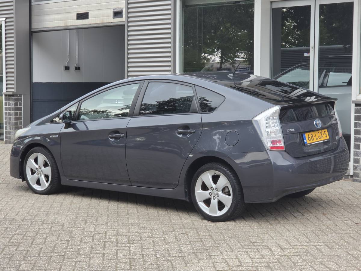 Toyota Prius Toyota Prius 1.8 Aspiration Head-up Navi Pdc 1 Ste Eigenaar Apk 08-2027