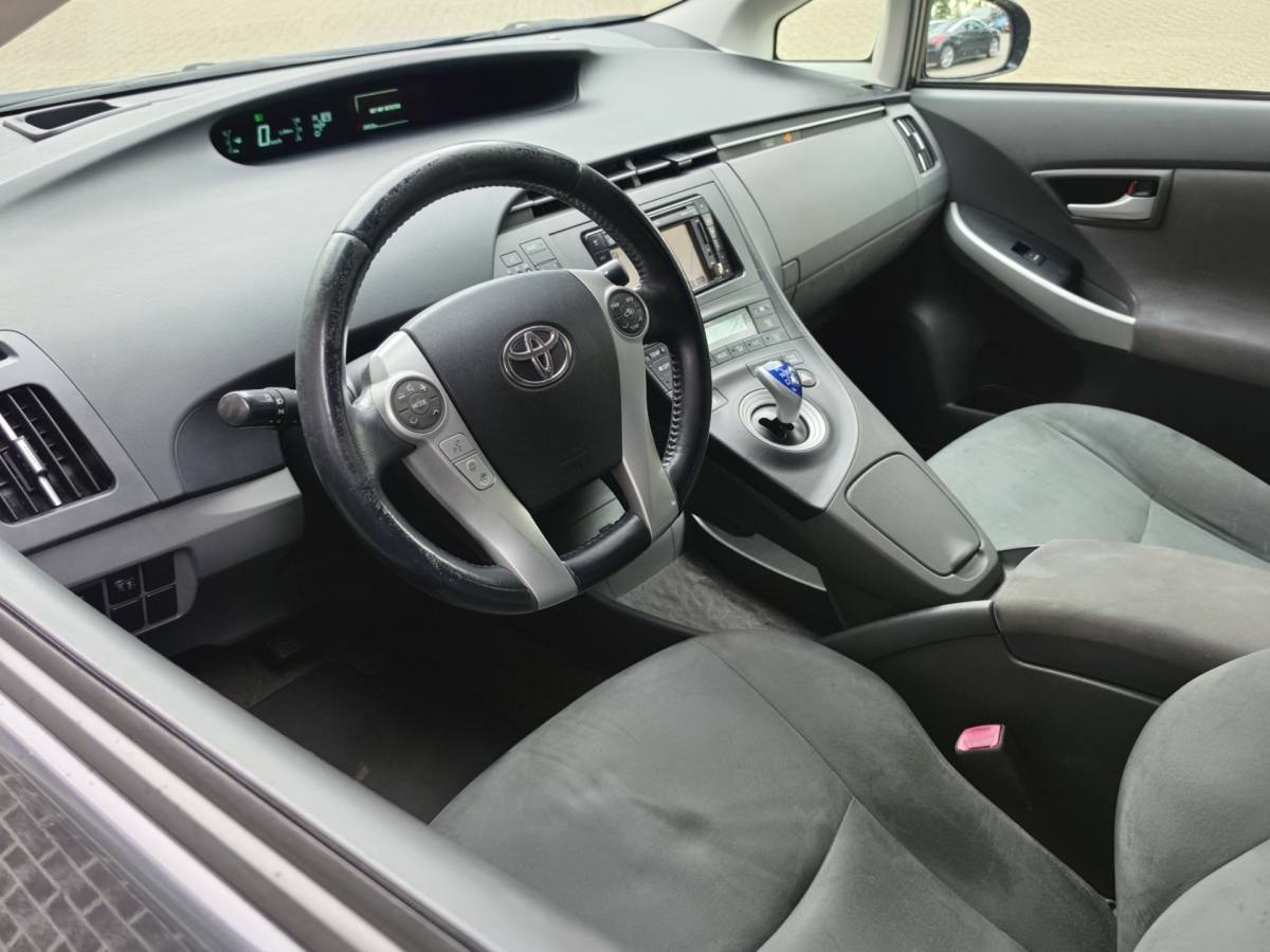 Toyota Prius Toyota Prius 1.8 Aspiration Head-up Navi Pdc 1 Ste Eigenaar Apk 08-2027