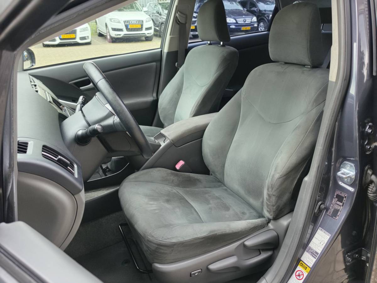 Toyota Prius Toyota Prius 1.8 Aspiration Head-up Navi Pdc 1 Ste Eigenaar Apk 08-2027