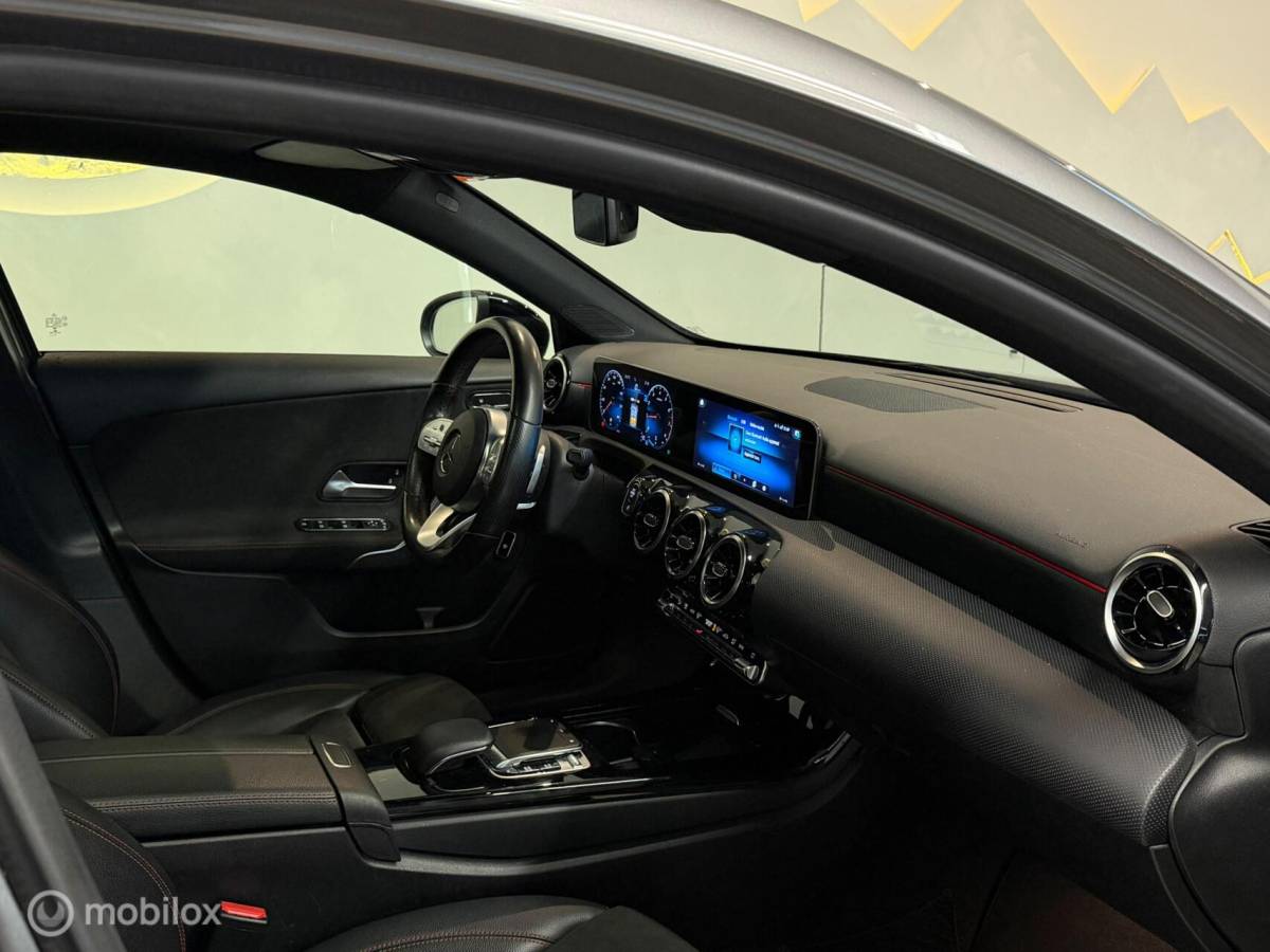 Mercedes-Benz A-Klasse Mercedes A-klasse 180 AMG Limousine Panorama/Camera/Night pakket