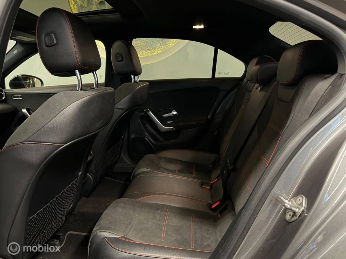 Mercedes-Benz A-Klasse Mercedes A-klasse 180 AMG Limousine Panorama/Camera/Night pakket