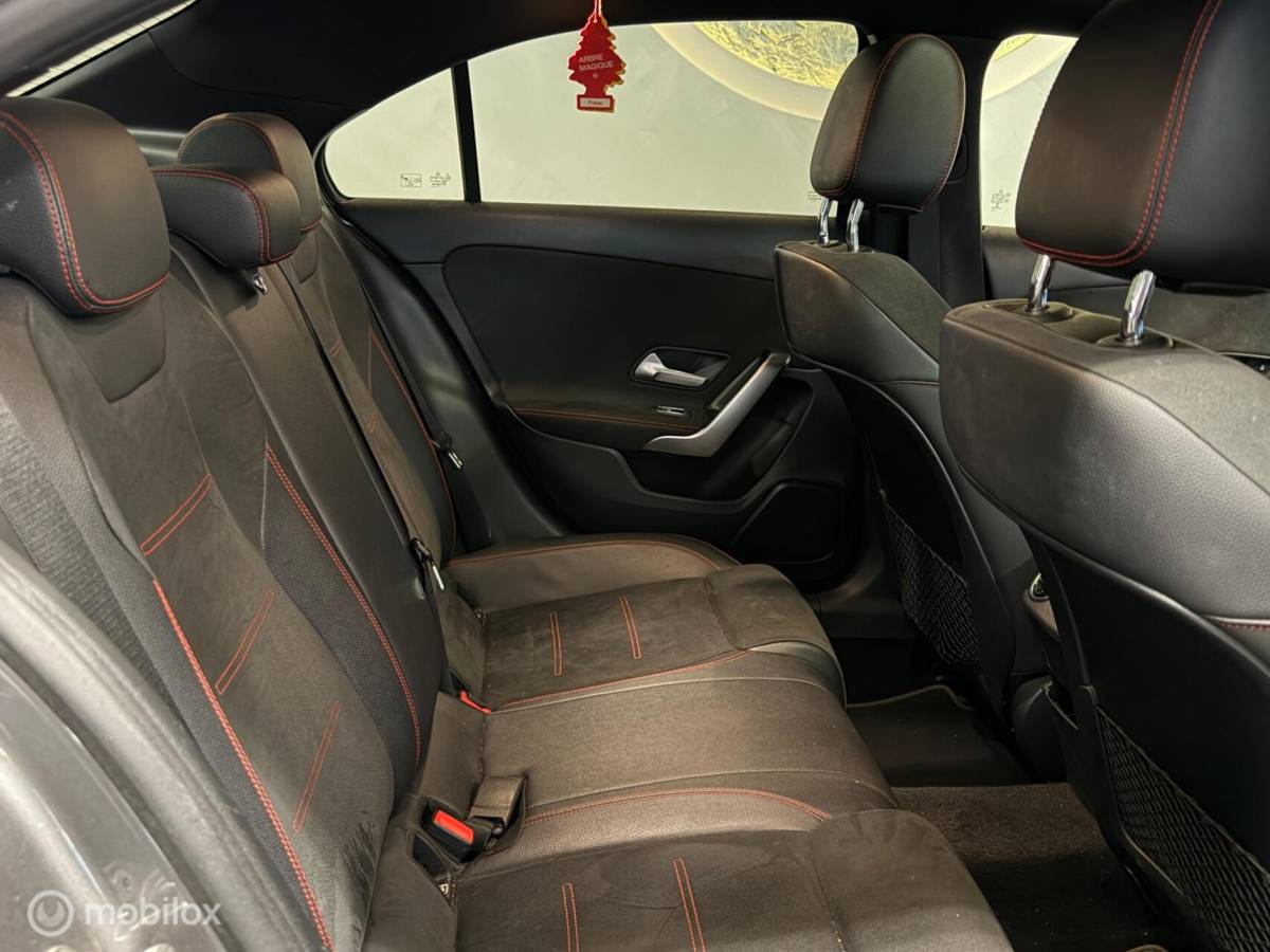 Mercedes-Benz A-Klasse Mercedes A-klasse 180 AMG Limousine Panorama/Camera/Night pakket