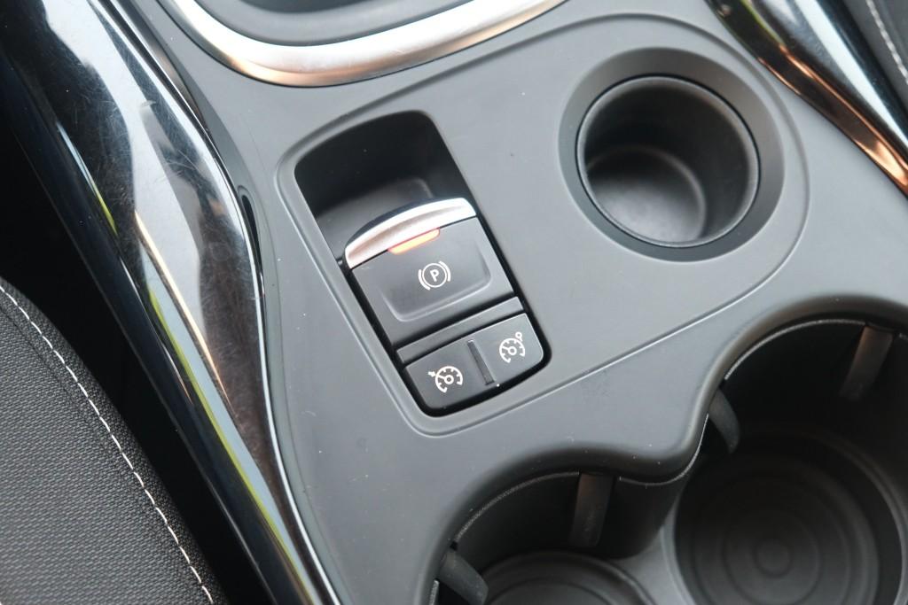 Renault Kadjar Renault Kadjar 1.3 TCe 140pk EDC Limited | Navi | App Connect | Climate | Cruise | PDC | Trekhaak