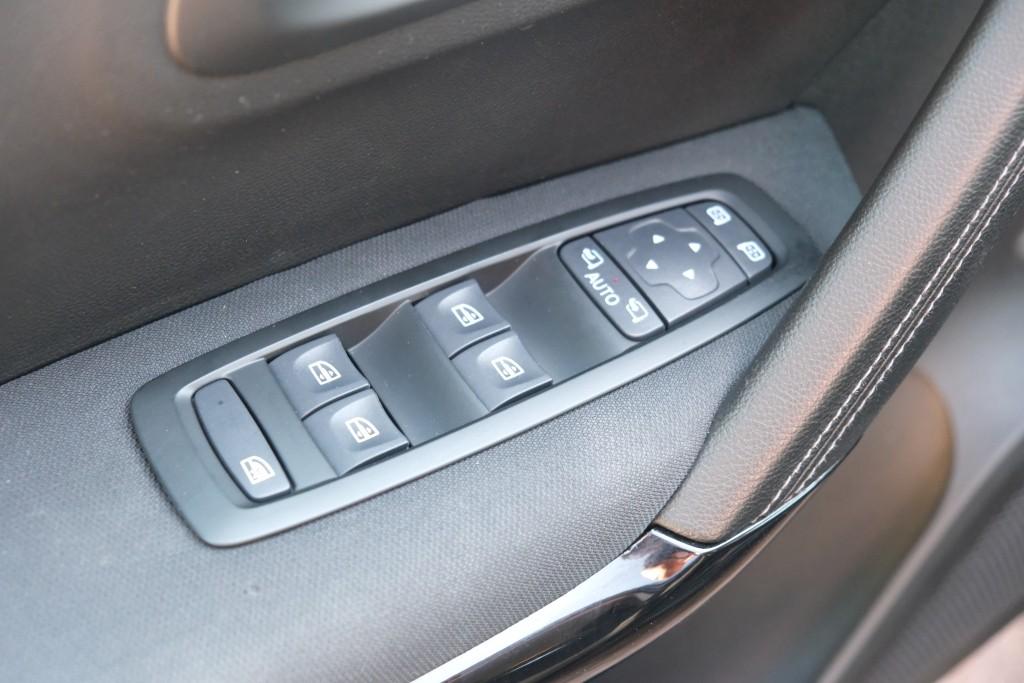Renault Kadjar Renault Kadjar 1.3 TCe 140pk EDC Limited | Navi | App Connect | Climate | Cruise | PDC | Trekhaak