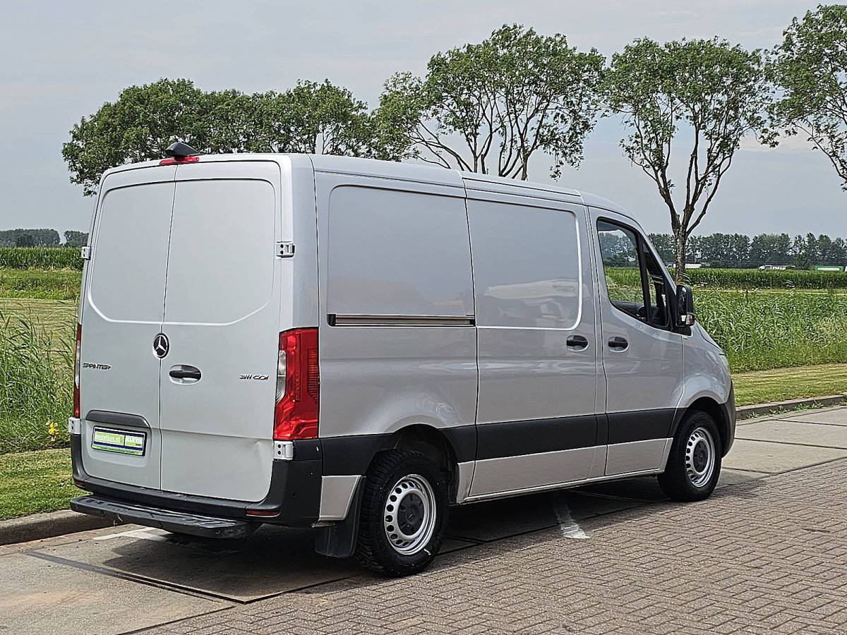 Mercedes-Benz Sprinter MERCEDES-BENZ SPRINTER 311 l1h1 2xzijdeur mbux!