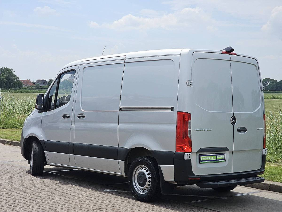 Mercedes-Benz Sprinter MERCEDES-BENZ SPRINTER 311 l1h1 2xzijdeur mbux!