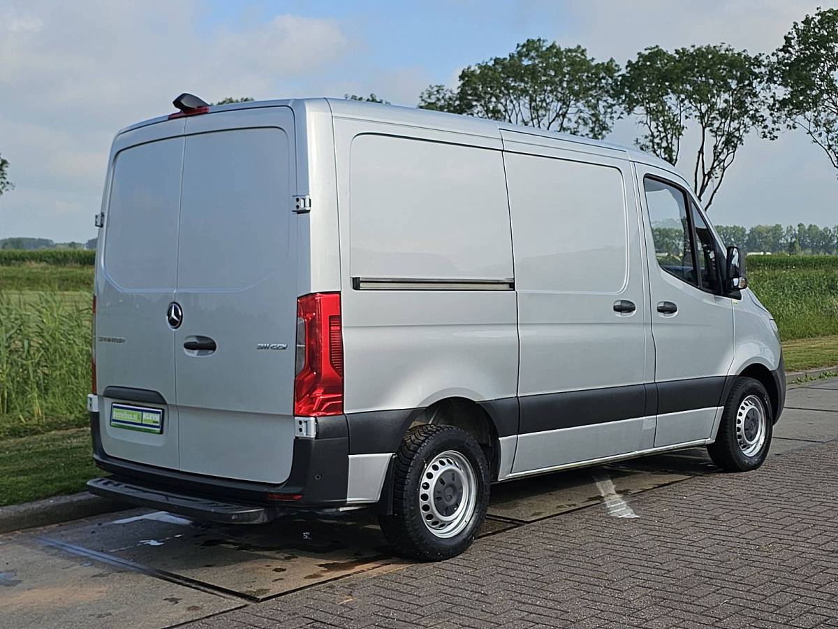 Mercedes-Benz Sprinter MERCEDES-BENZ SPRINTER 311 l1h1 2xzijdeur mbiux