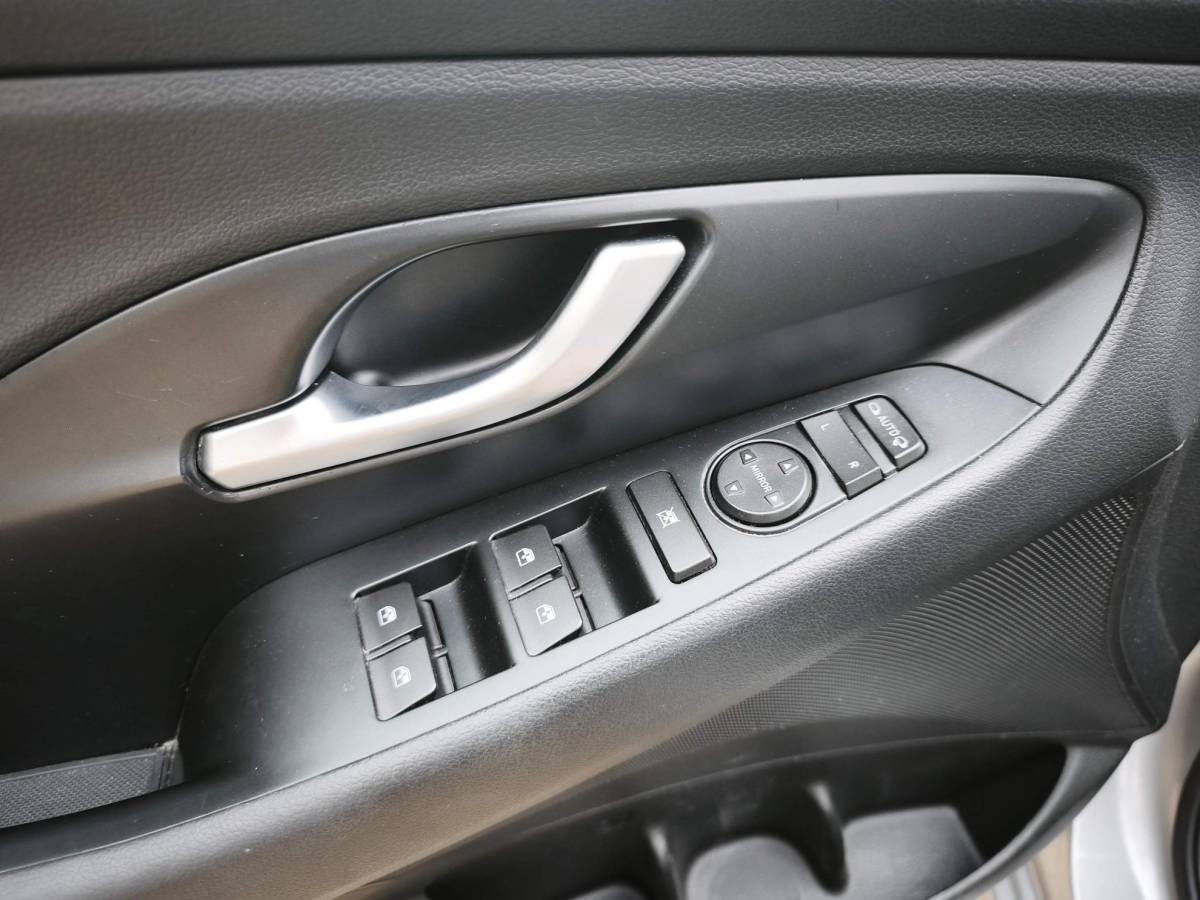 Hyundai i30 Hyundai i30 1.0 T-GDi MHEV Comfort Navi-Carplay Stoel-Stuurverwarming Camera Climate Airco