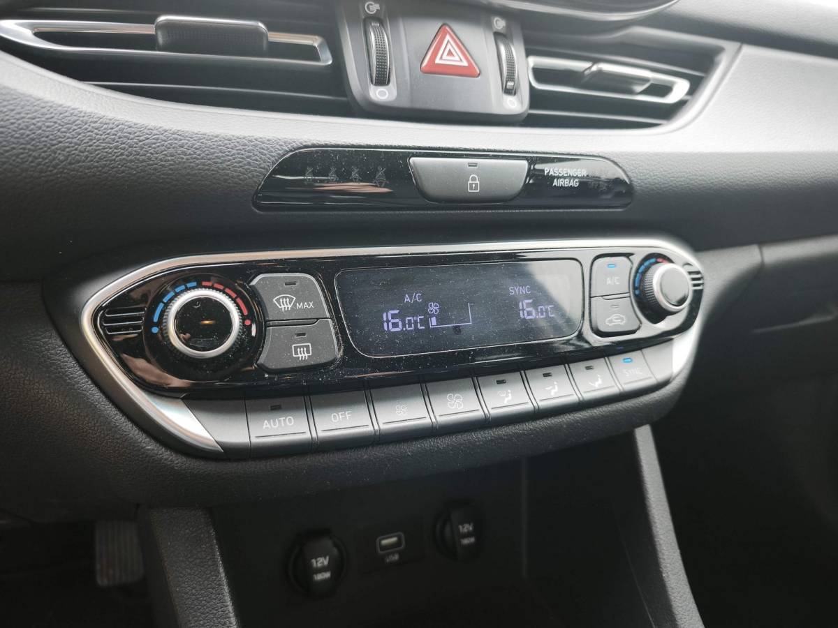 Hyundai i30 Hyundai i30 1.0 T-GDi MHEV Comfort Navi-Carplay Stoel-Stuurverwarming Camera Climate Airco